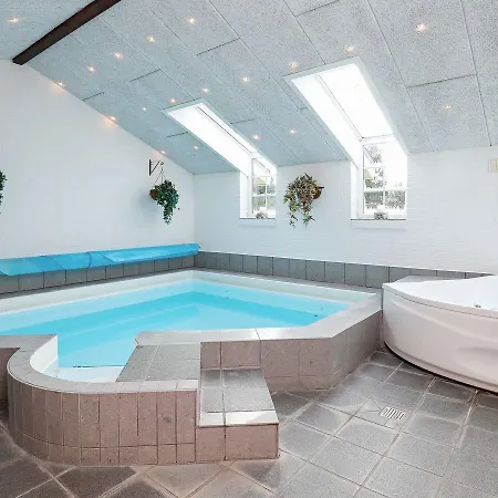 Four-bedroom Holiday In 8 * Blåvand