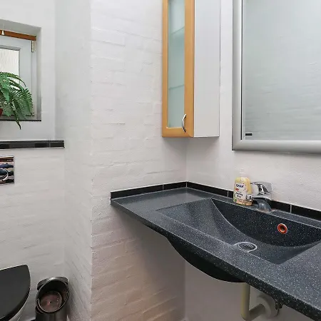 Four-bedroom Holiday In 8