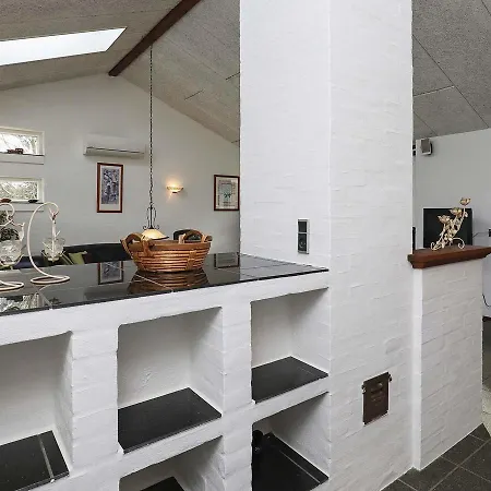 Four-bedroom Holiday In 8 *