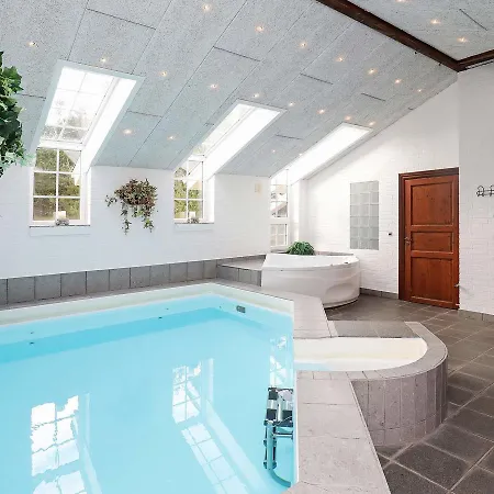 Four-bedroom Holiday In 8 Blåvand